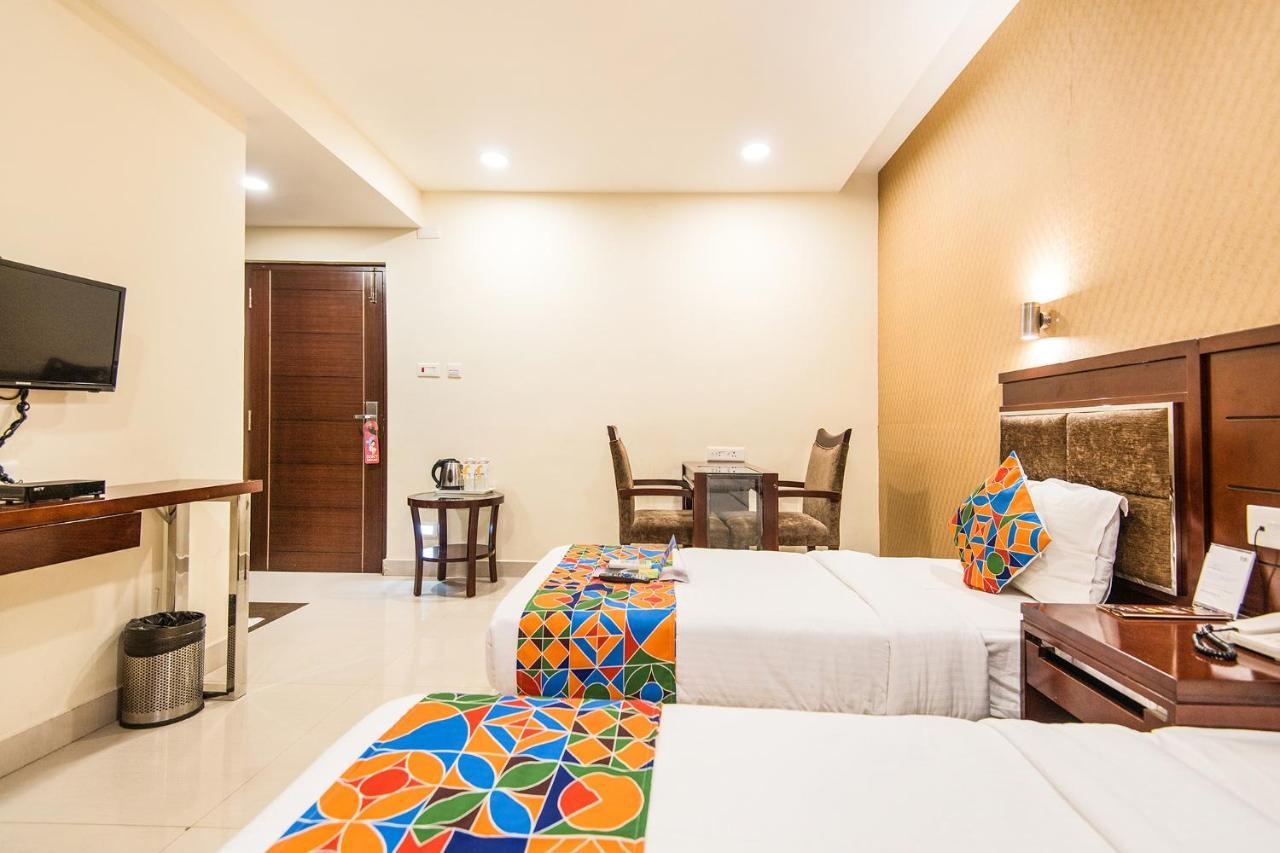 Fabhotel Apple Residency Chennai Bagian luar foto
